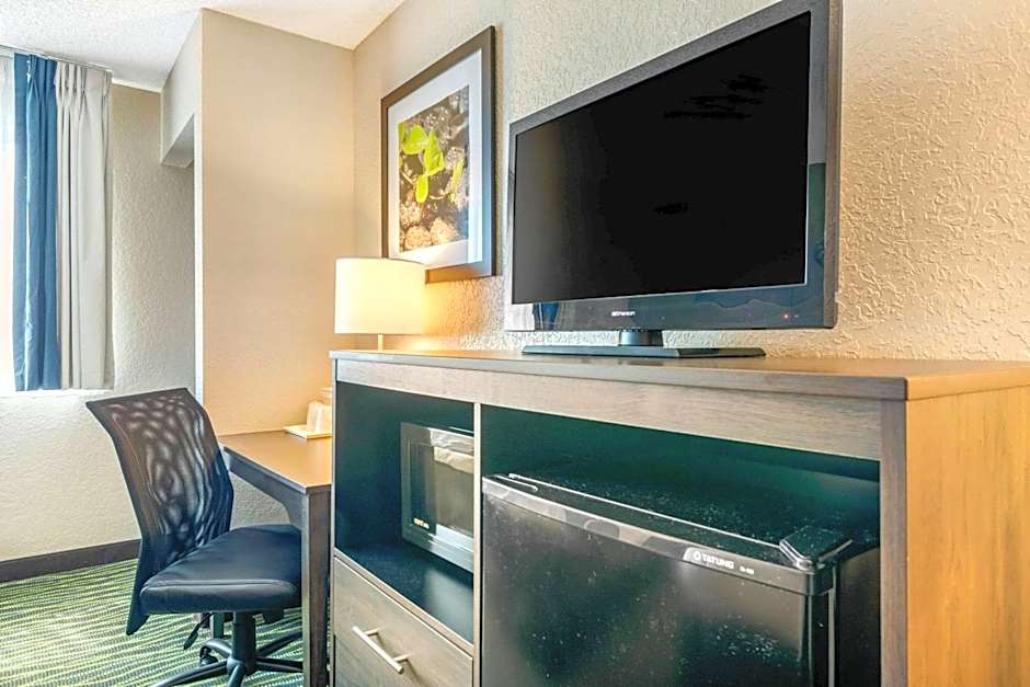 Quality Inn & Suites Leesburg Chain of Lakes