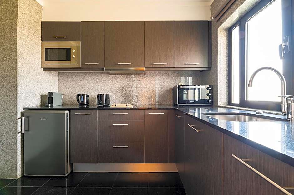 Topazio Vibe Beach Hotel & Apartments