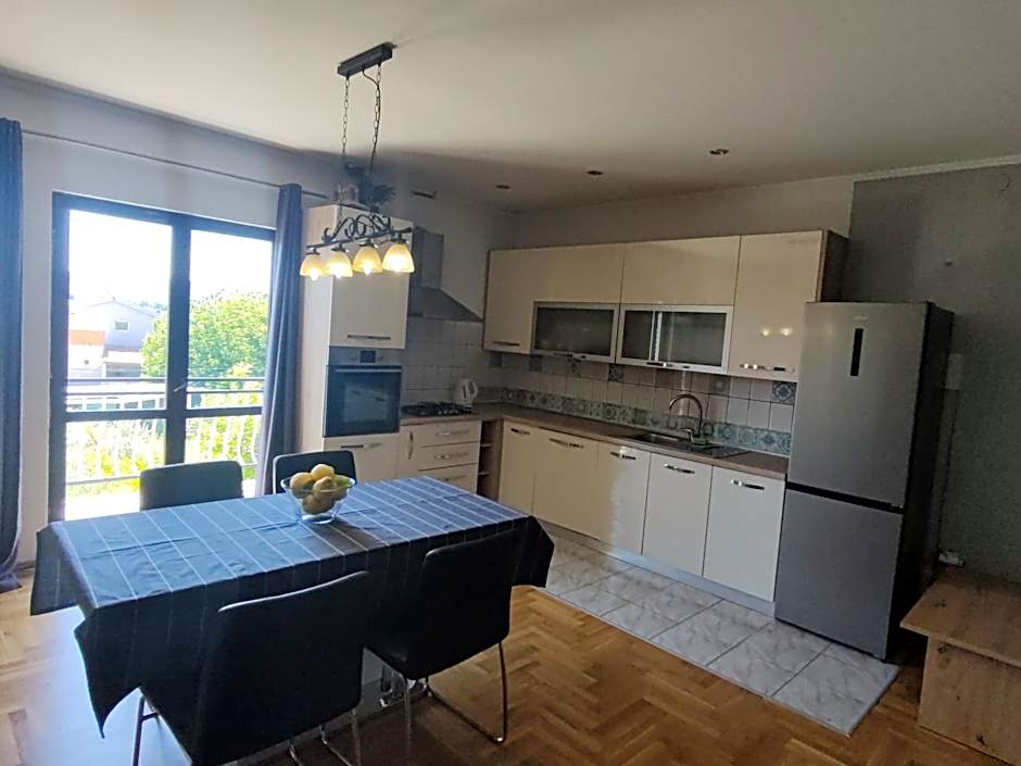 Apartments and pansion M&R