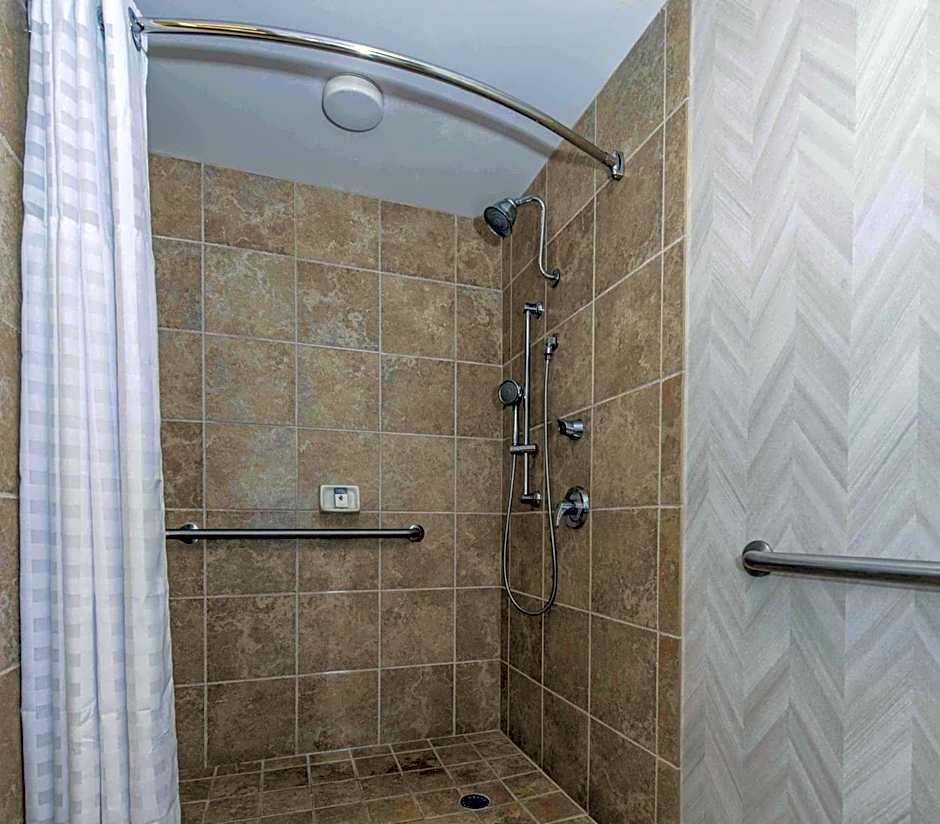 DoubleTree by Hilton North Charleston - Convention Center