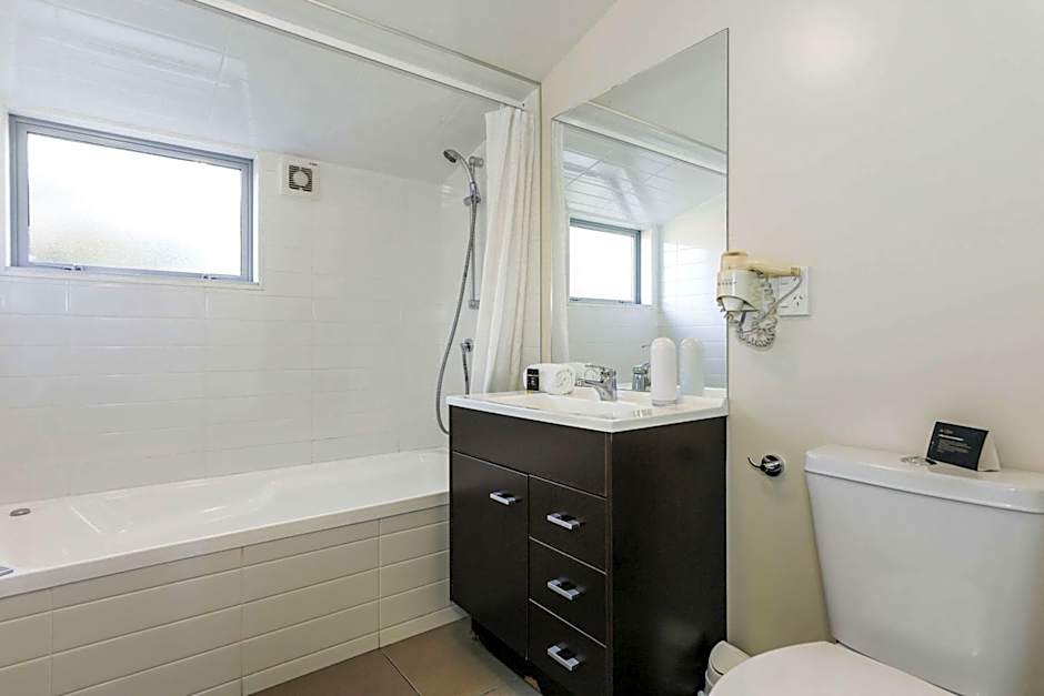 Quality Suites Amore