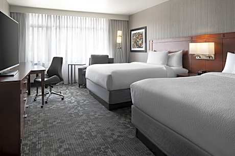 Queen Room with Two Queen Beds - Hearing Accessible