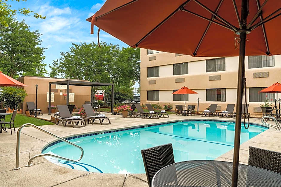 Oxford Suites Redding