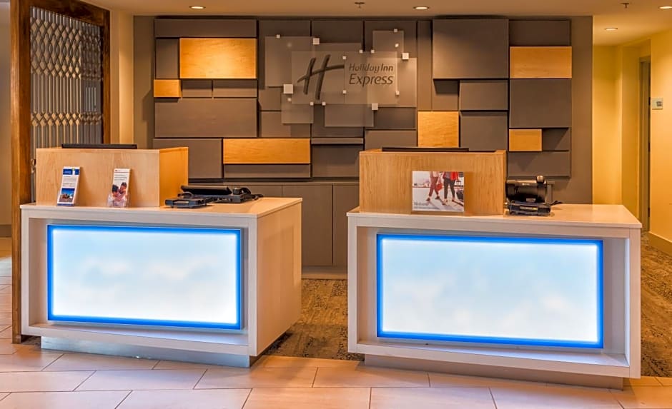 Holiday Inn Express Charleston US Highway 17 & I-526, an IHG Hotel