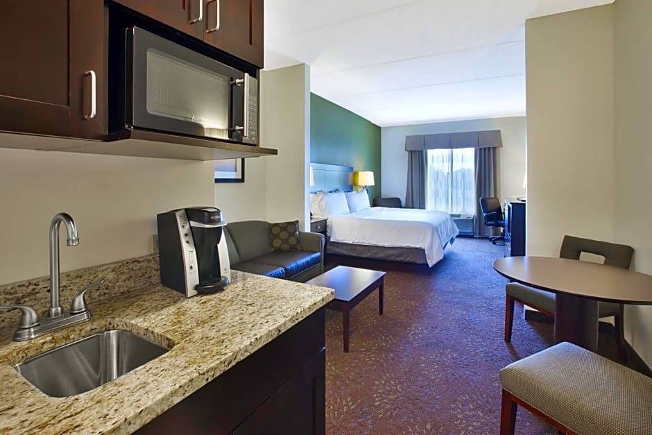 Holiday Inn Express & Suites Geneva Finger Lakes