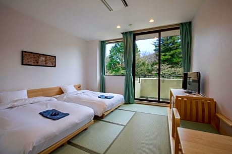 Standard Japanese-Style Room with Shared Bathroom (Spa One Day Ticket Included)