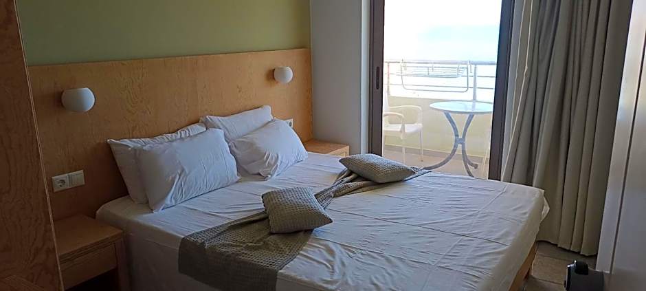 Vetoulas Suites n Studios in Stalos beach