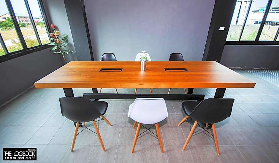 The LogBook room and cafe'