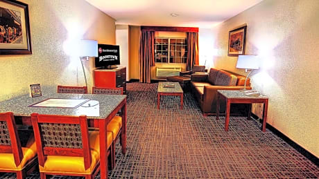 King Suite - Non-Smoking