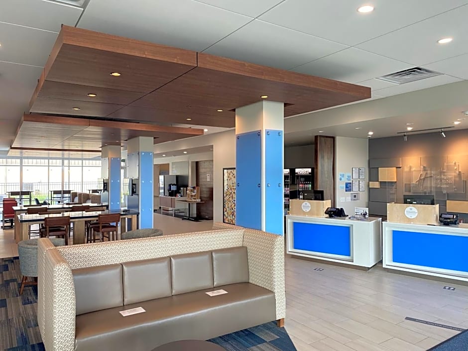 Holiday Inn Express And Suites Madison West - Middleton By IHG