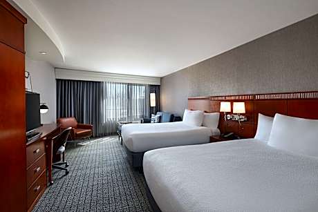 Room, 2 Queen Beds (Mobility/Hearing Accessible, Tub)