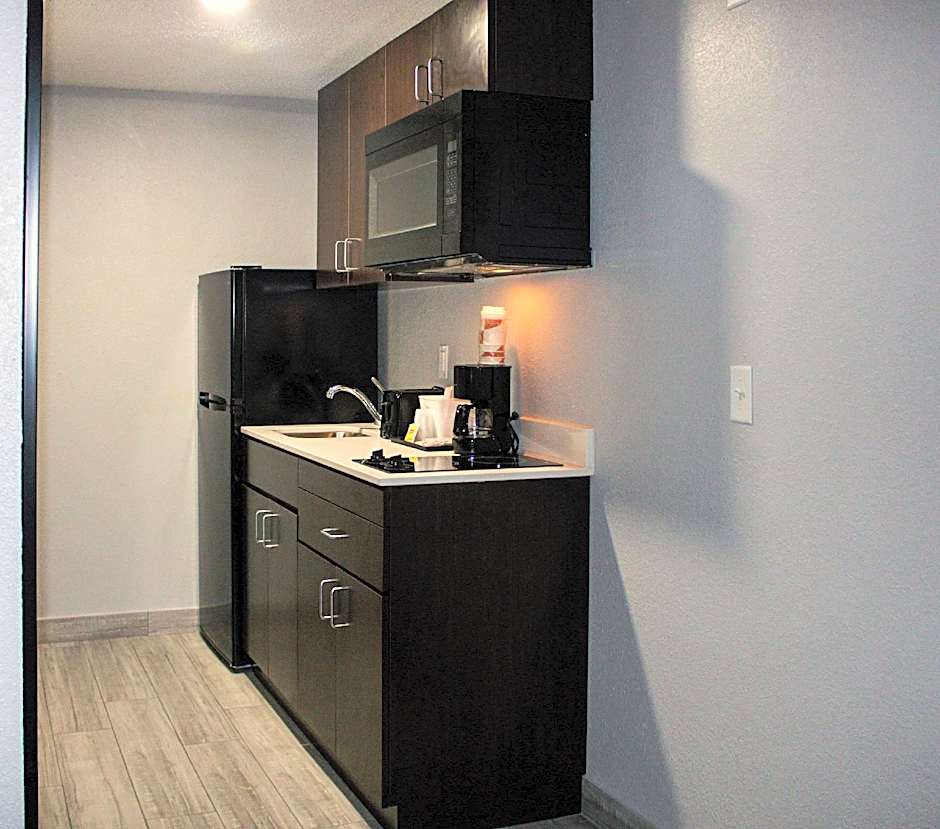 Suburban Extended Stay Roseville – Roseville, MI