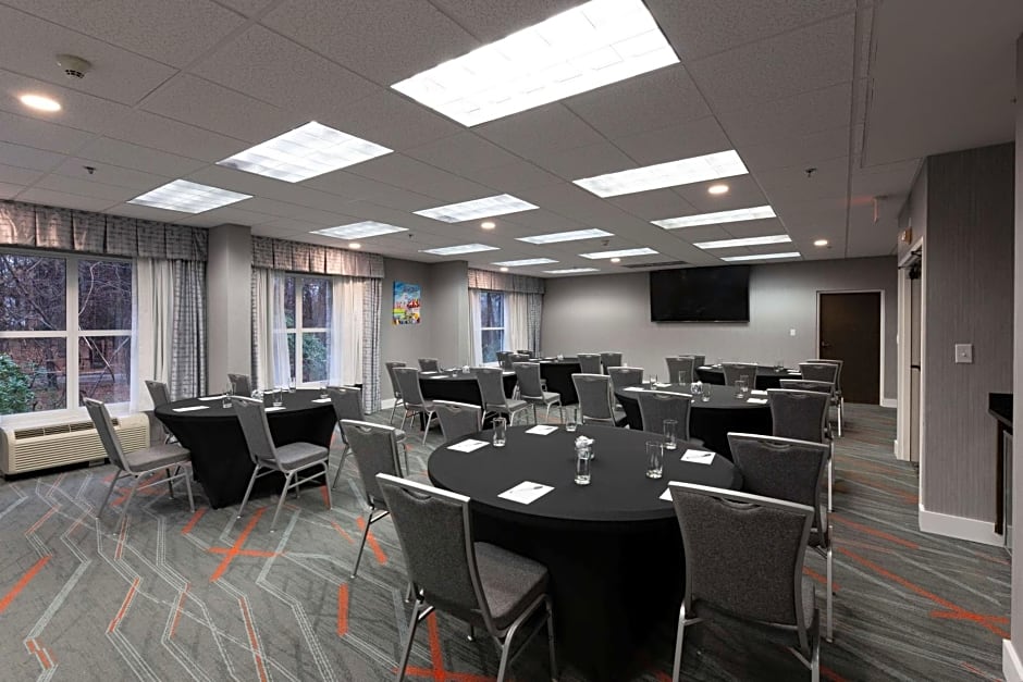 Hampton Inn & Suites Raleigh Cary Lenovo Center