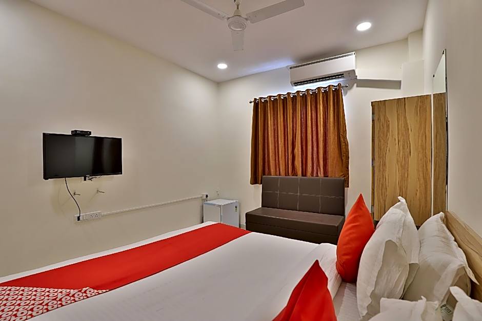 Hotel Radhanand by OYO Rooms – Ahmedabad, TN