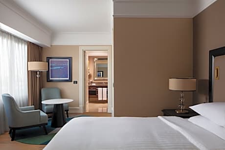 Deluxe King Room with City View