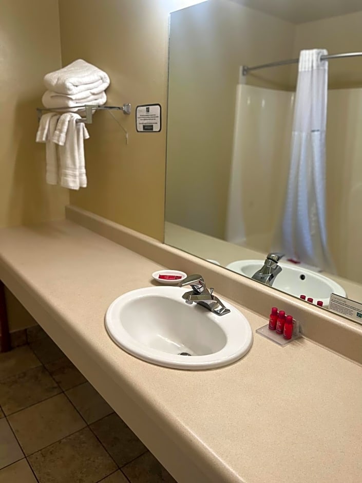 GuestHouse Inn & Suites Montesano