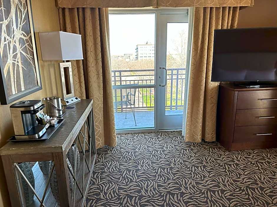 DoubleTree By Hilton Bay City Riverfront