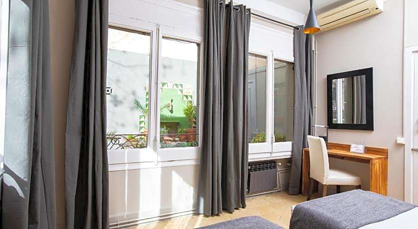 Jardinets Guest House