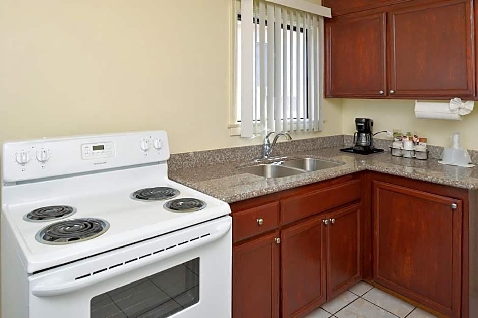 Edgewater Inn and Suites