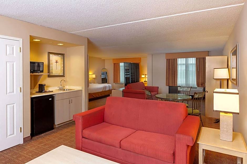 La Quinta Inn & Suites by Wyndham Garden City