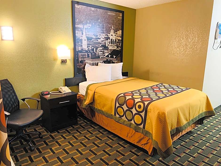 Super 8 by Wyndham Cincinnati OH