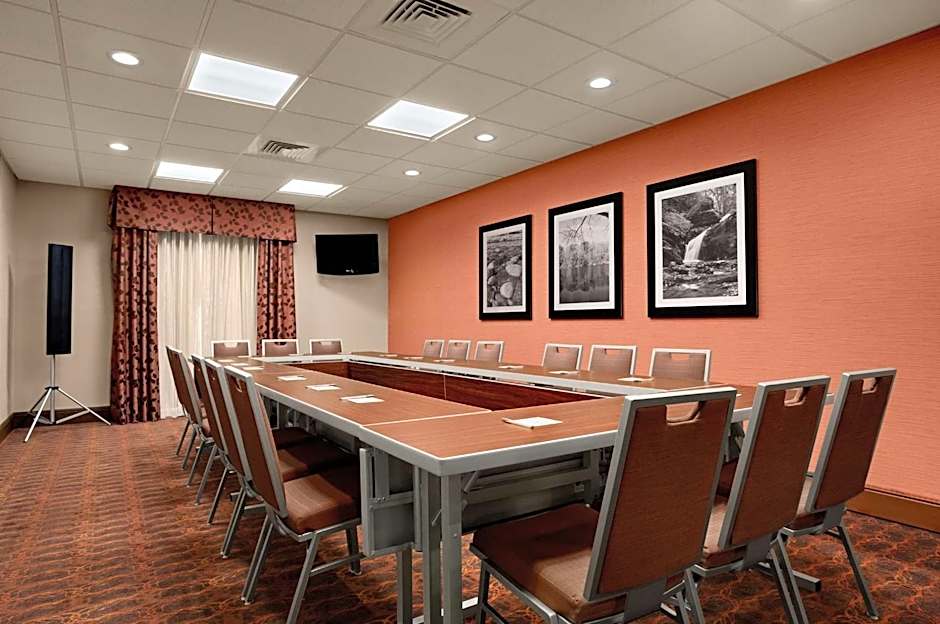 Hampton Inn By Hilton Magnolia