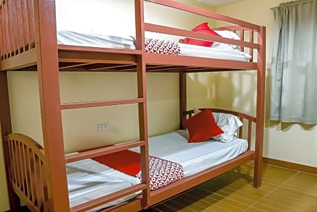 Bunk Bed in Mixed Dormitory Room