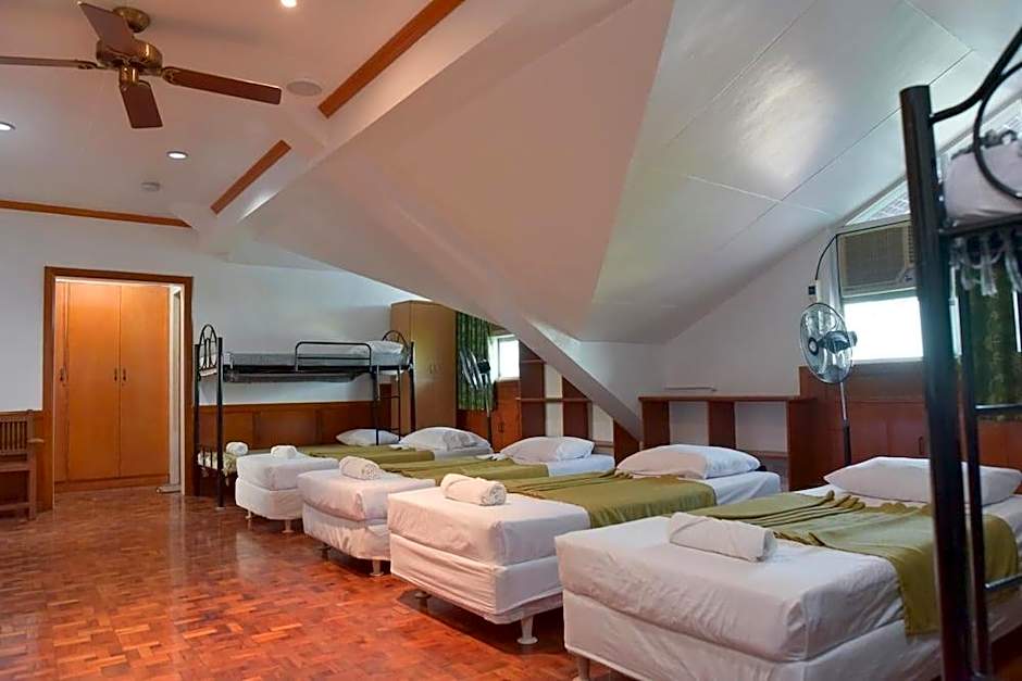 Tahanan Lakeview Hotel