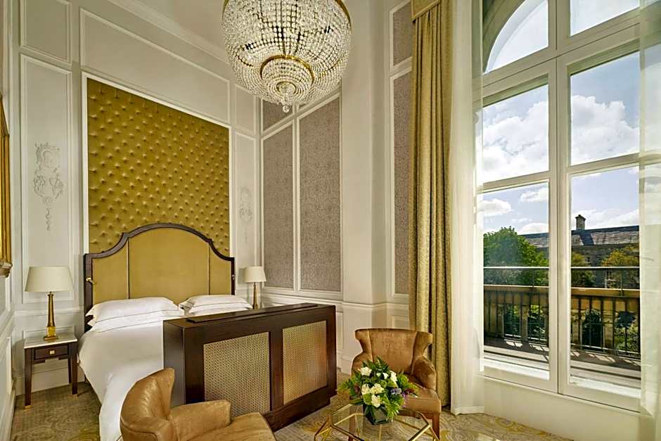 The College Green Dublin Hotel, Autograph Collection 