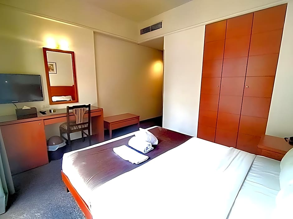Ceasars Park Hotel