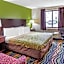 Econo Lodge Inn & Suites