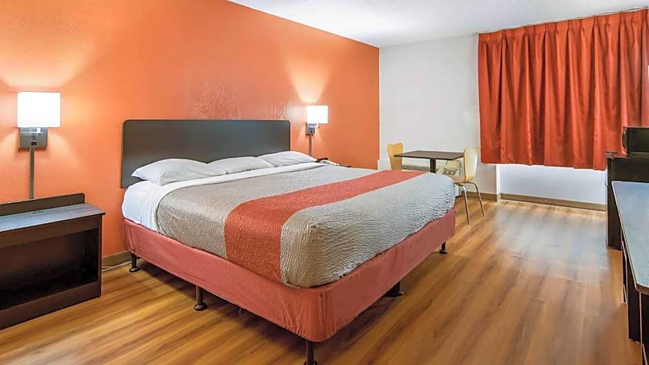 Motel 6-New Stanton, PA