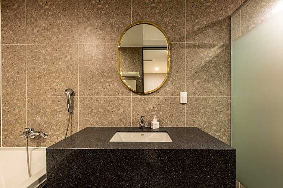 Brown Dot Gijang Yeonhwari