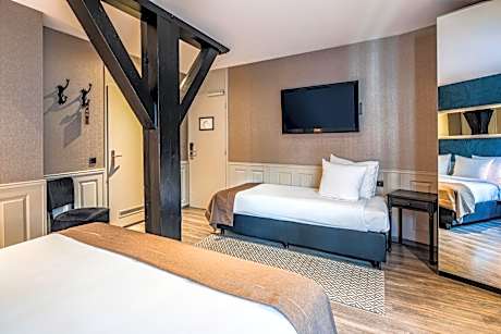 Triple (three person room, double bed + single bed)