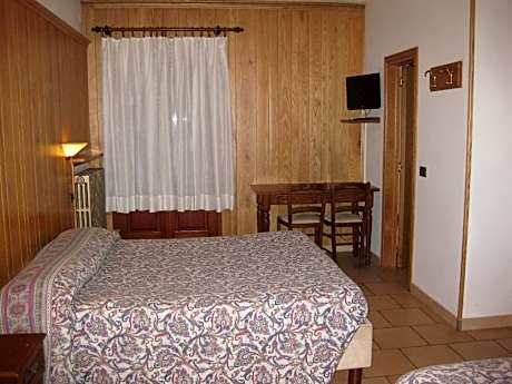 Classic Quadruple Room