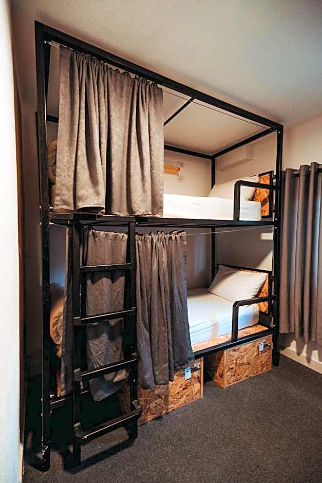 Nomads Hotel