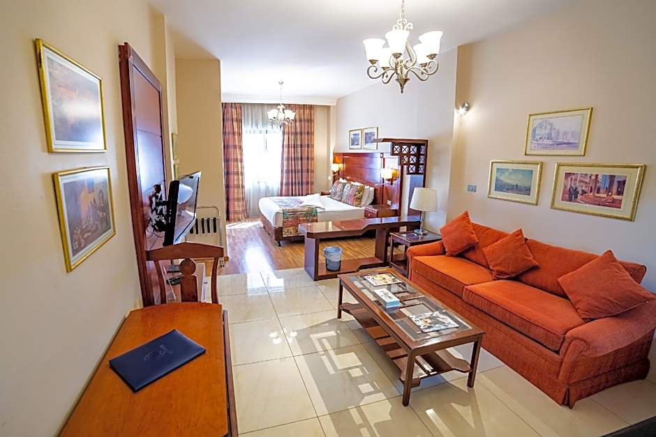 Comfort Hotel Suites