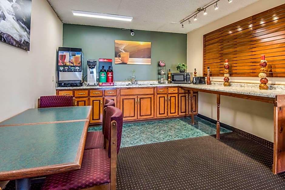 Rodeway Inn & Suites