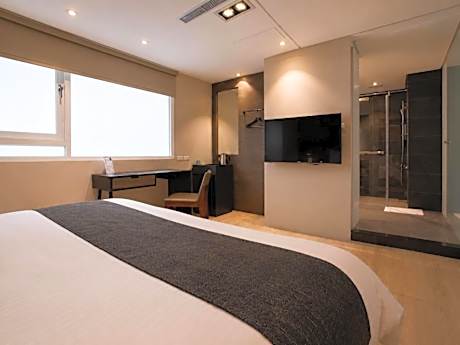 Medium Double Room with Bath