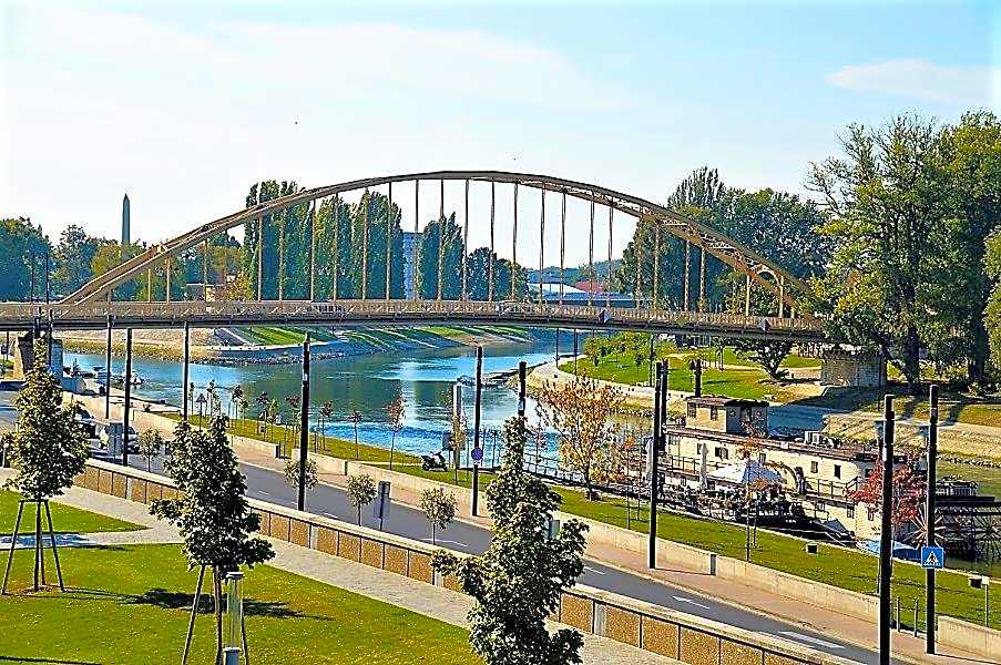 Downtown Apartments with shared kitchen