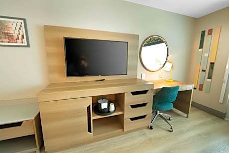 King Room with Sofa Bed - Hearing Accessible