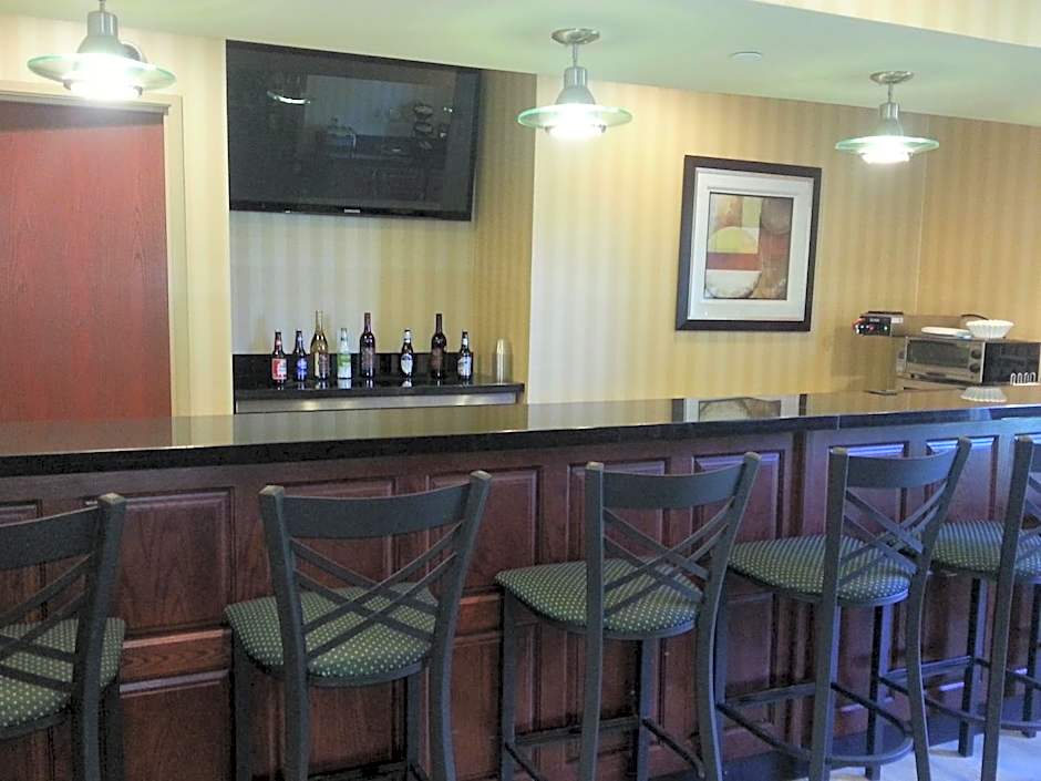 Cobblestone Inn & Suites - Bloomfield