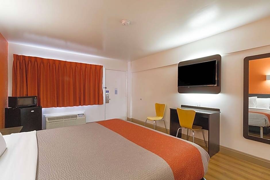 Motel 6-Claremont, CA