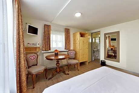 Standard Double Room with Queensize Bed
