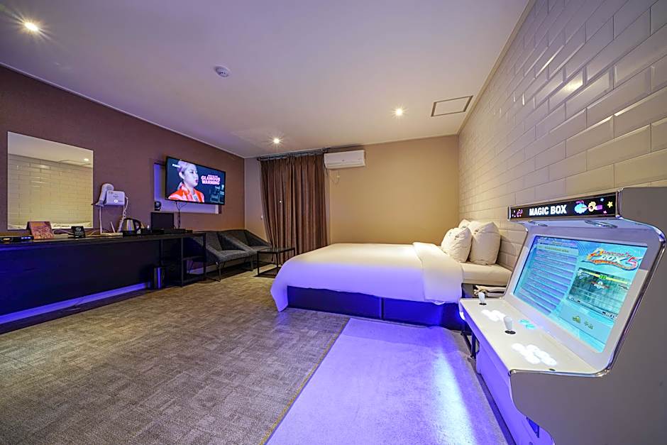 almond hotel Gupo station