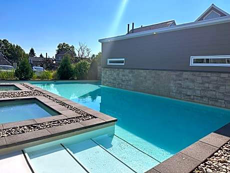 Condos Vacances MSA - incluant piscine et spas extérieurs chauffés à L'ANNÉE!!