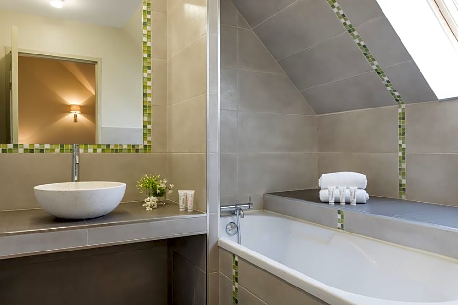 Hotel Aux Vieux Remparts, The Originals Relais (Relais du Silence)