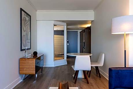 Junior Suite - Lounge Access