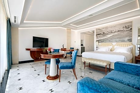 Junior Suite, 1 King Bed, Balcony, Sea View