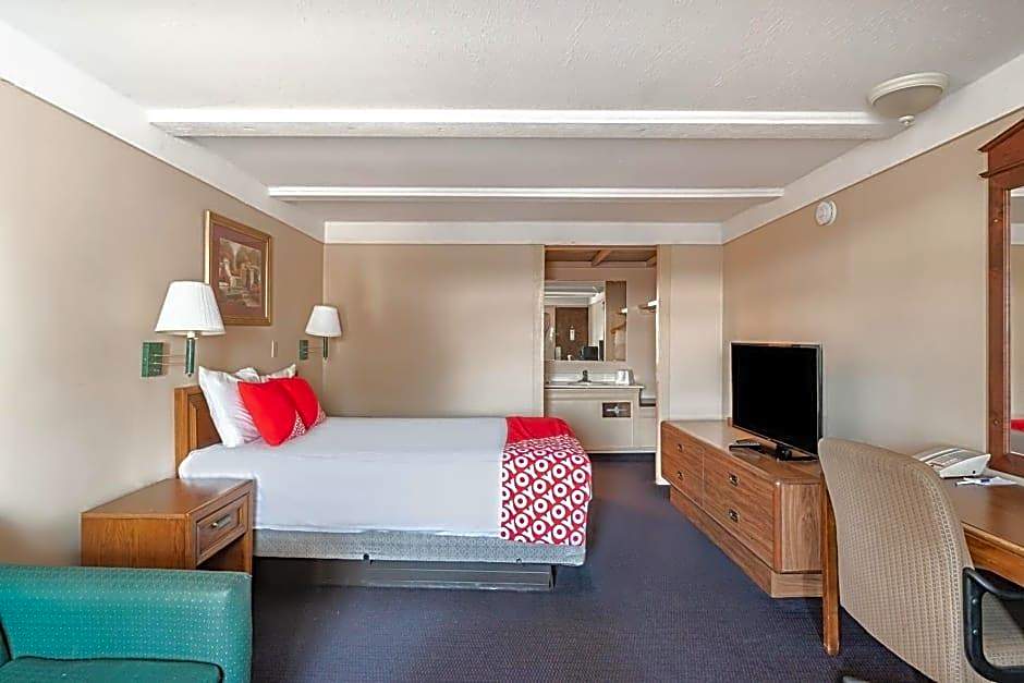 OYO Hotel Wadsworth OH I-76